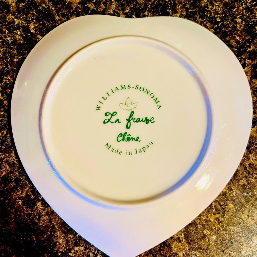 Vintage Williams-Sonoma Heart Shaped Strawberry Plate - Picture 2 of 2